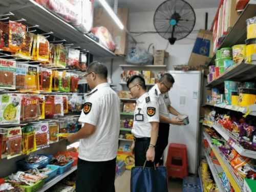 銀海區(qū)市場(chǎng)監(jiān)管局扎實(shí)推進(jìn)食品銷(xiāo)售風(fēng)險(xiǎn)分級(jí)管理工作，筑牢食品安全防線(xiàn)